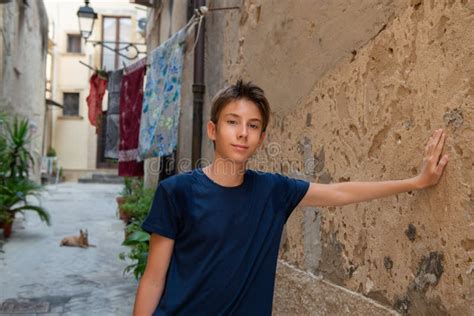 nude family art|Two naked Sicilian boys, in a classical pose, outside a cottage。